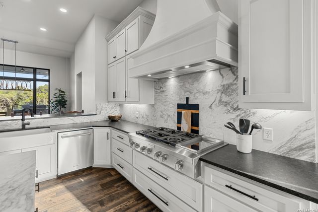 65 SABINAS RIDGE RD, Boerne, TX 78006