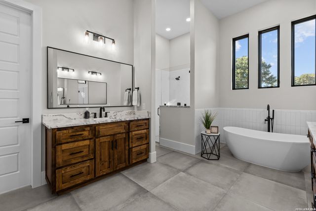 65 SABINAS RIDGE RD, Boerne, TX 78006