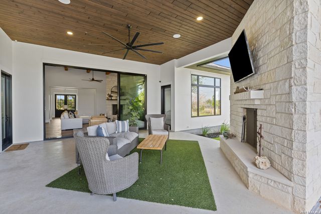 65 SABINAS RIDGE RD, Boerne, TX 78006
