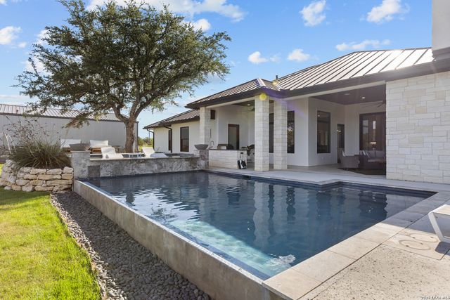 65 SABINAS RIDGE RD, Boerne, TX 78006