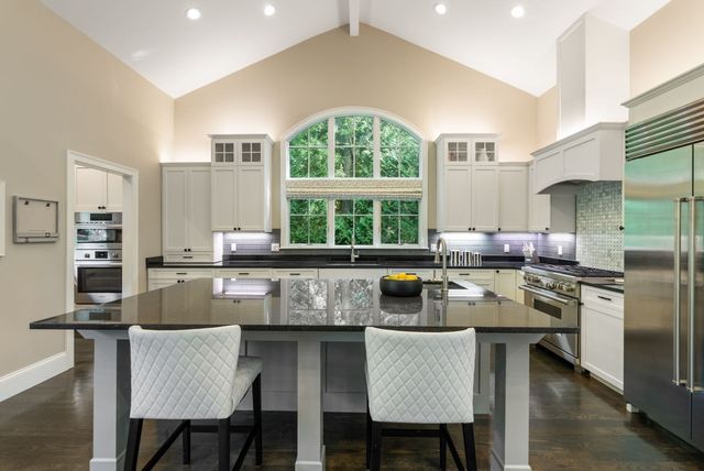 54 Edmunds Rd, Wellesley, MA 02481