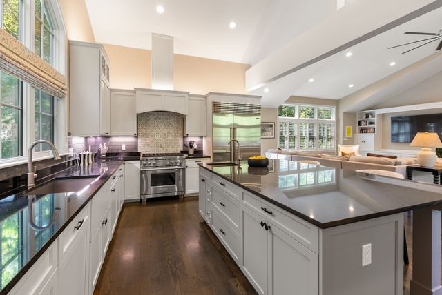 54 Edmunds Rd, Wellesley, MA 02481