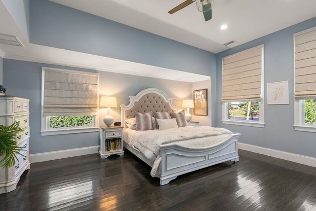 54 Edmunds Rd, Wellesley, MA 02481