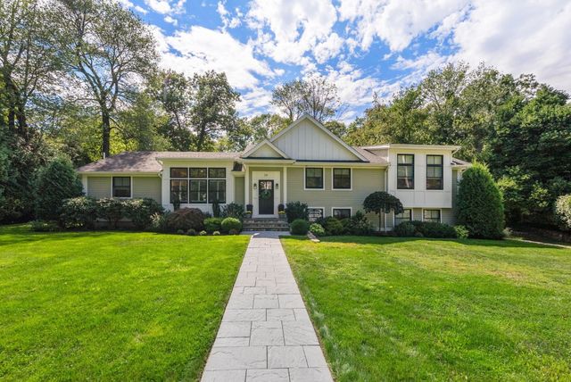 54 Edmunds Rd, Wellesley, MA 02481