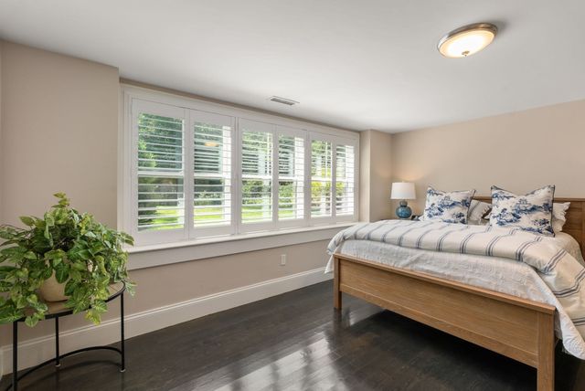 54 Edmunds Rd, Wellesley, MA 02481