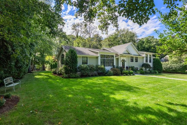 54 Edmunds Rd, Wellesley, MA 02481