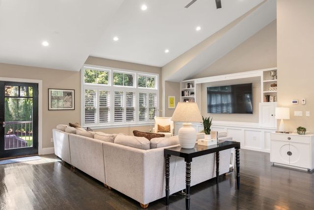 54 Edmunds Rd, Wellesley, MA 02481