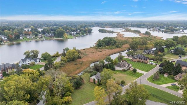 1387 Harwood Drive, Oxford Charter Township, MI 48371