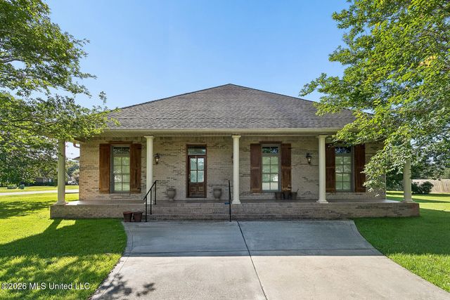 18254 Robinwood East Drive, Saucier, MS 39574