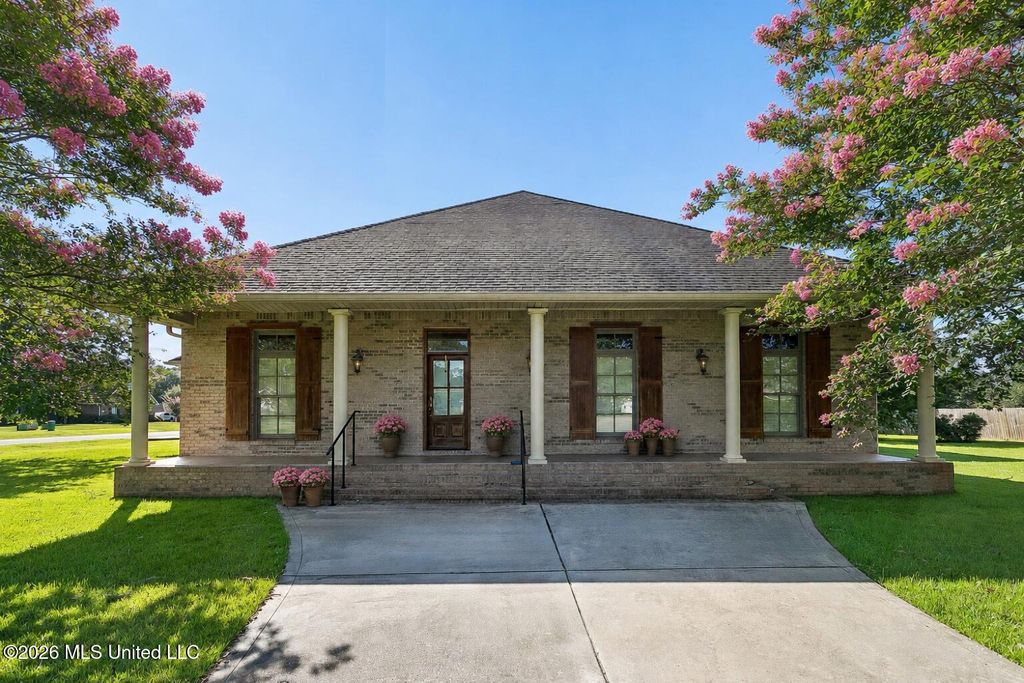 18254 Robinwood East Drive, Saucier, MS 39574