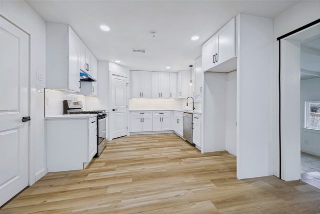 3216 Rock Bluff Drive, Dallas, TX 75227