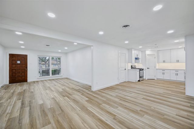 3216 Rock Bluff Drive, Dallas, TX 75227