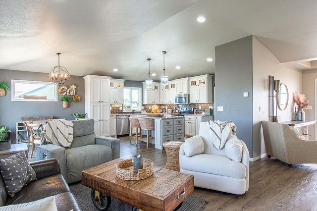 713 48th Avenue W, West Fargo, ND 58078