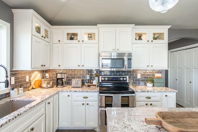 713 48th Avenue W, West Fargo, ND 58078