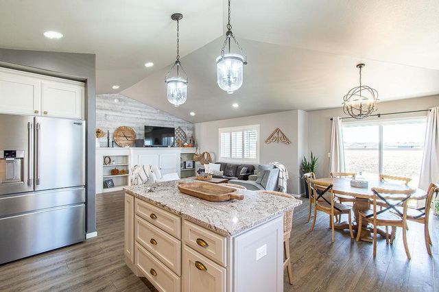 713 48th Avenue W, West Fargo, ND 58078