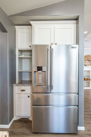 713 48th Avenue W, West Fargo, ND 58078
