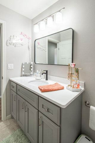 713 48th Avenue W, West Fargo, ND 58078