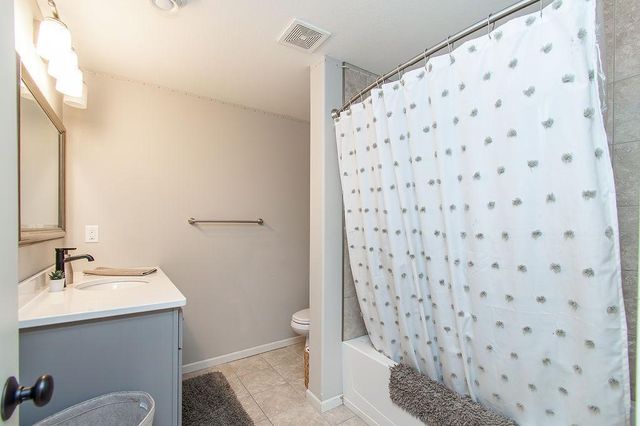 713 48th Avenue W, West Fargo, ND 58078