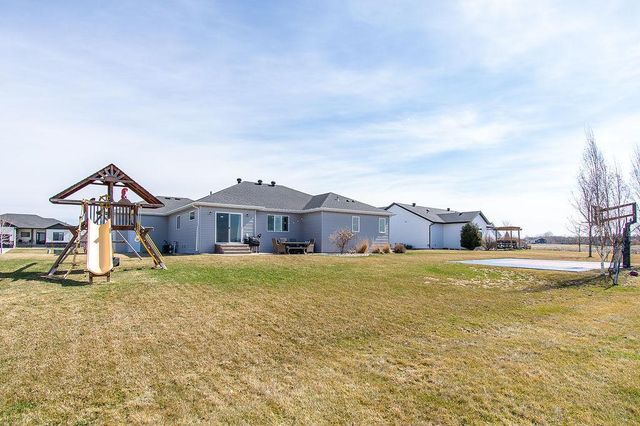 713 48th Avenue W, West Fargo, ND 58078