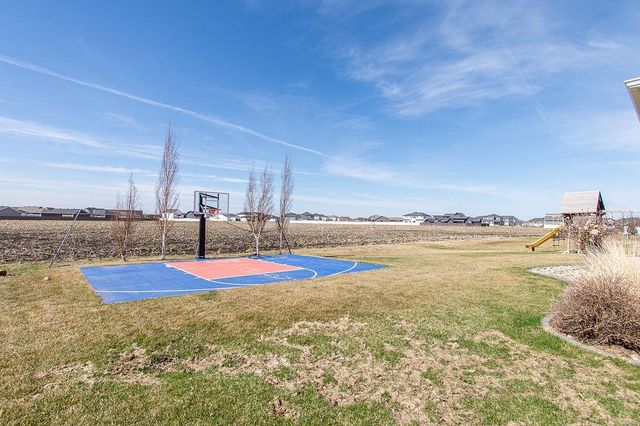 713 48th Avenue W, West Fargo, ND 58078