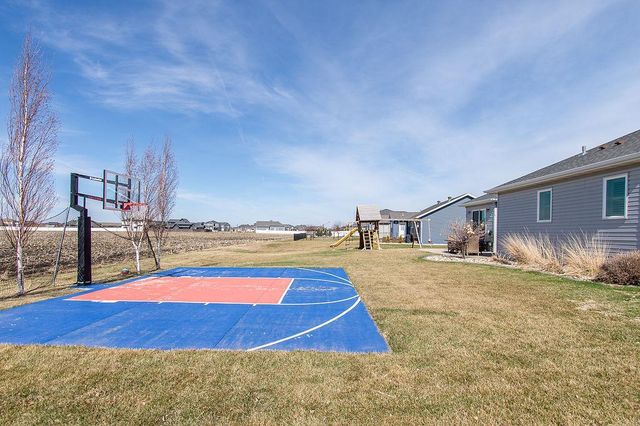 713 48th Avenue W, West Fargo, ND 58078