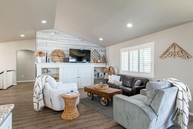 713 48th Avenue W, West Fargo, ND 58078