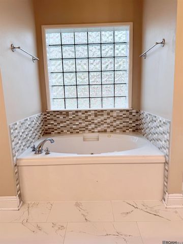 10613 Springglen Ct, Baton Rouge, LA 70810