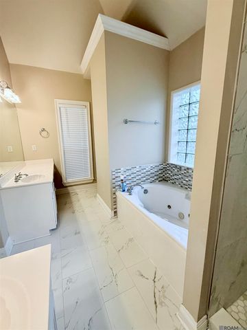 10613 Springglen Ct, Baton Rouge, LA 70810