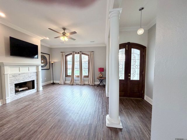 10613 Springglen Ct, Baton Rouge, LA 70810