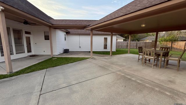 10613 Springglen Ct, Baton Rouge, LA 70810