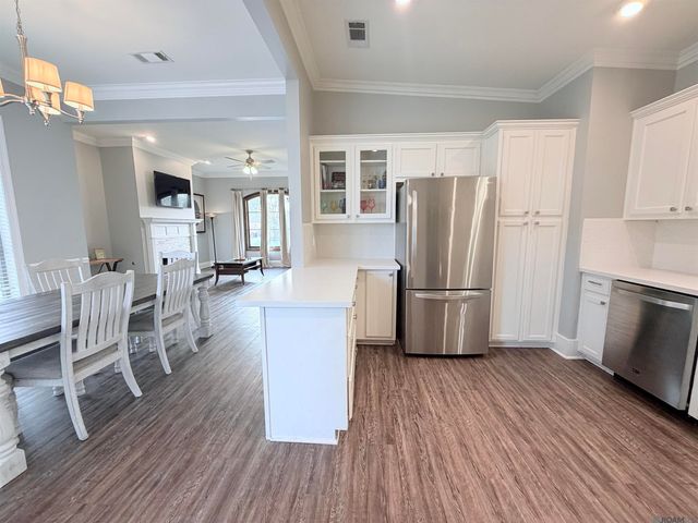 10613 Springglen Ct, Baton Rouge, LA 70810