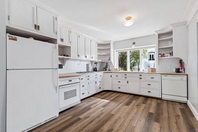 411 N BERRY PINE RD, Rapid City, SD 57702