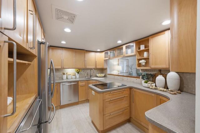 30 Los Altos Square, Los Altos, CA 94022