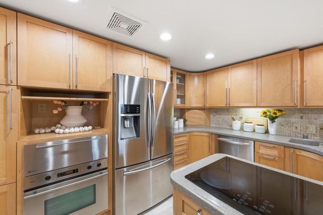 30 Los Altos Square, Los Altos, CA 94022