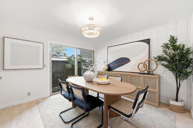 30 Los Altos Square, Los Altos, CA 94022