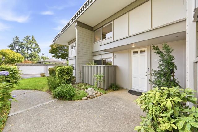 30 Los Altos Square, Los Altos, CA 94022