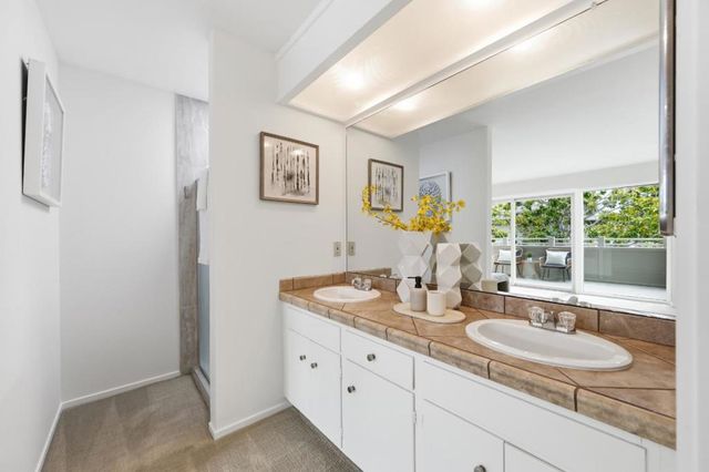 30 Los Altos Square, Los Altos, CA 94022