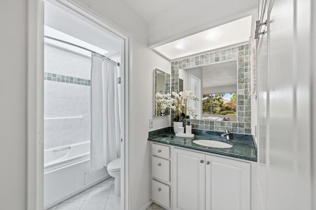 30 Los Altos Square, Los Altos, CA 94022