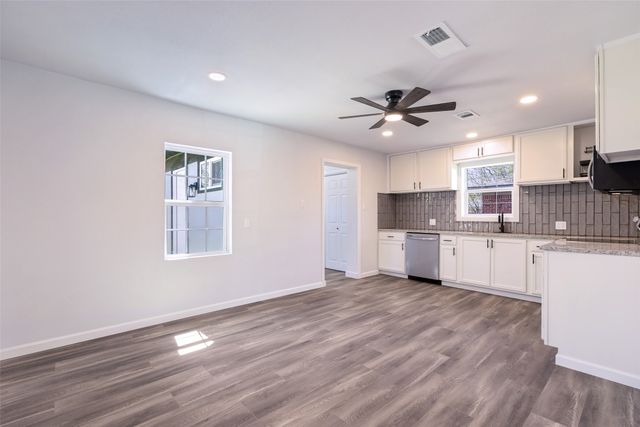 1706 E Garnett Street, Gainesville, TX 76240