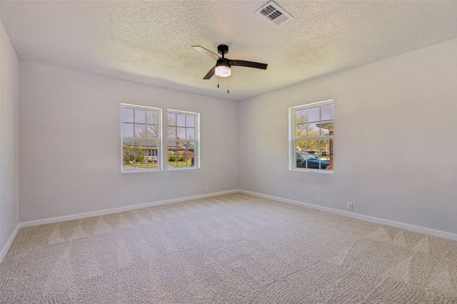 1706 E Garnett Street, Gainesville, TX 76240