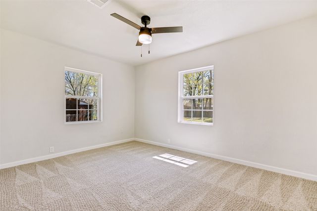 1706 E Garnett Street, Gainesville, TX 76240