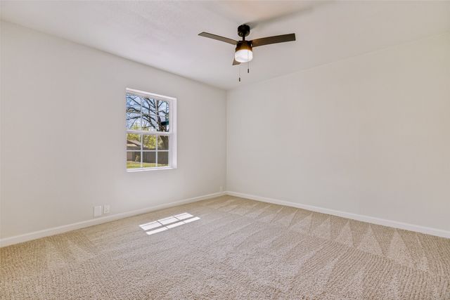 1706 E Garnett Street, Gainesville, TX 76240