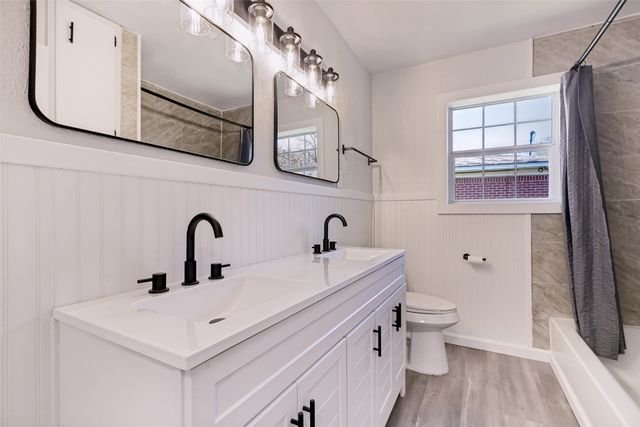 1706 E Garnett Street, Gainesville, TX 76240