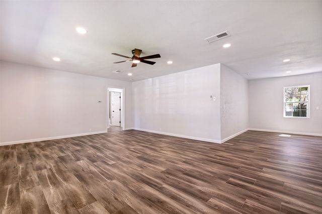 1706 E Garnett Street, Gainesville, TX 76240