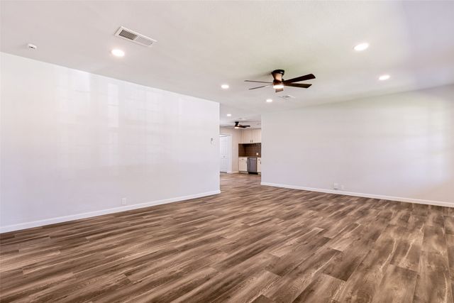 1706 E Garnett Street, Gainesville, TX 76240