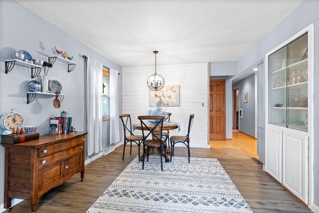 N42W5598 Wilshire DRIVE, Cedarburg, WI 53012