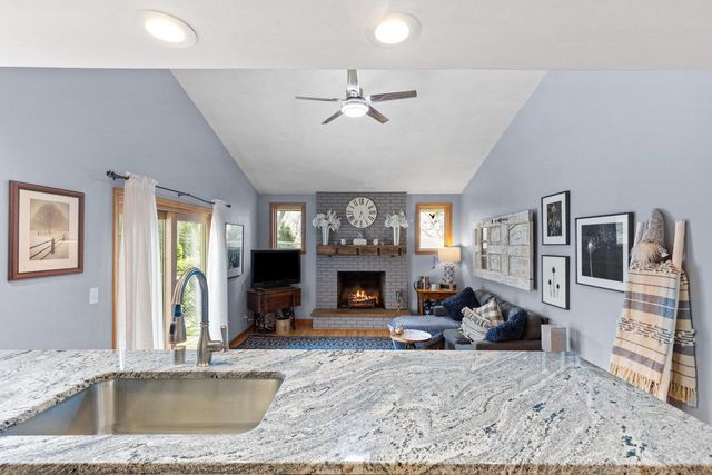 N42W5598 Wilshire DRIVE, Cedarburg, WI 53012