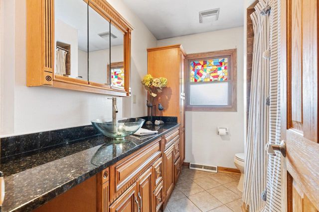 N42W5598 Wilshire DRIVE, Cedarburg, WI 53012