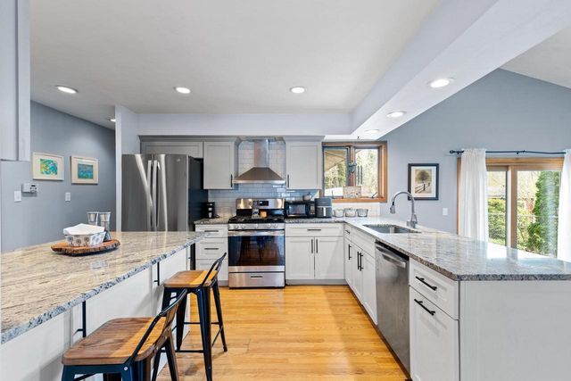 N42W5598 Wilshire DRIVE, Cedarburg, WI 53012
