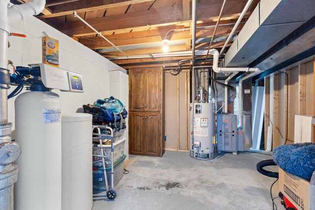 N42W5598 Wilshire DRIVE, Cedarburg, WI 53012
